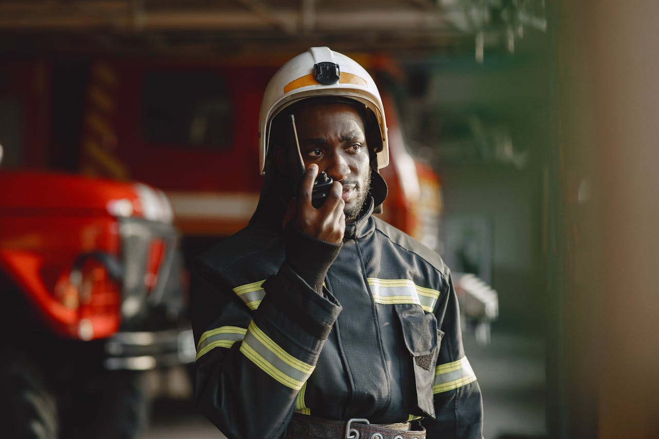 5 Best Two-way Radios to Buy (Top Models & Brands)